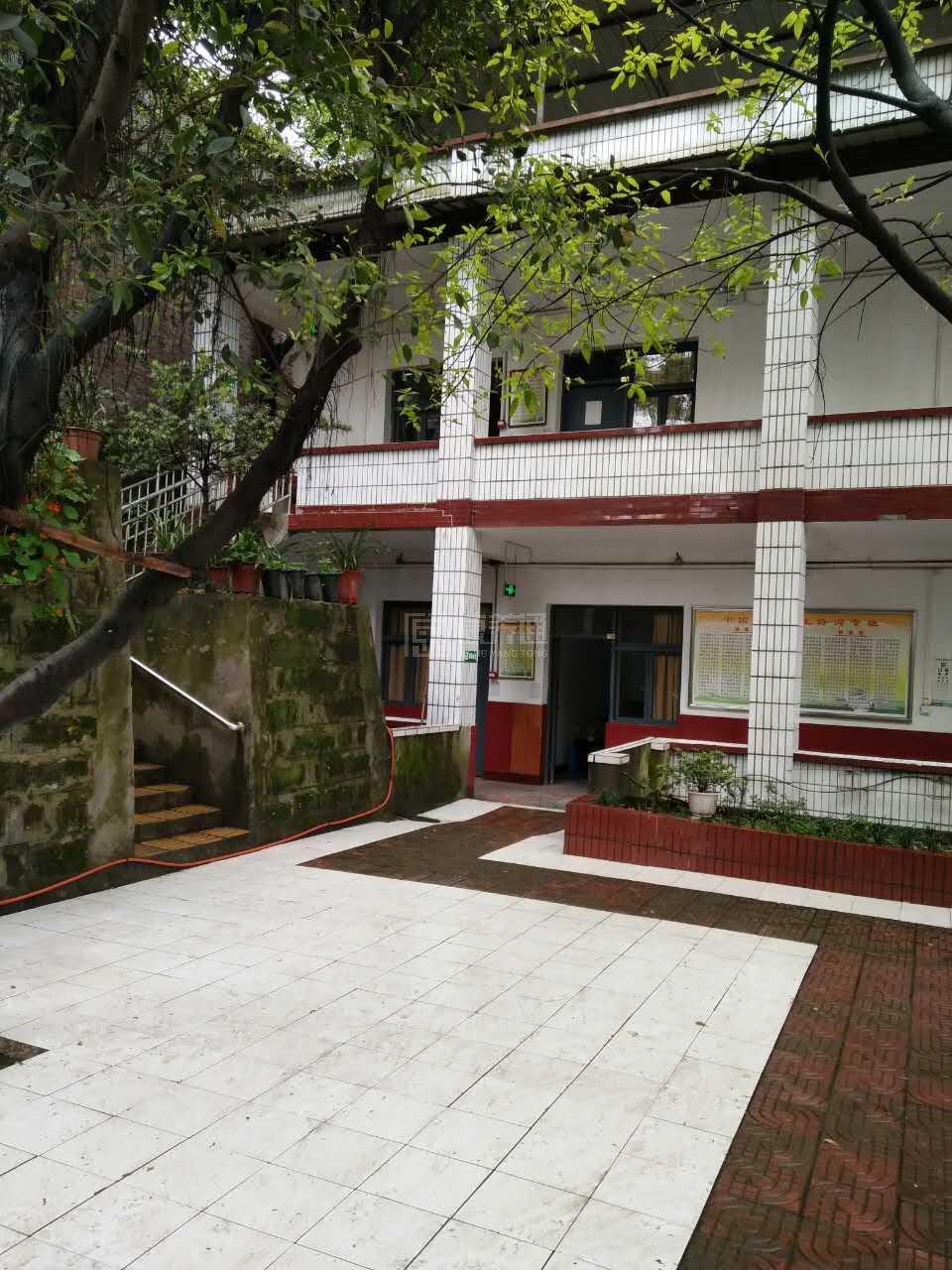 重庆市南岸区鸡冠石镇敬老院环境图-走廊