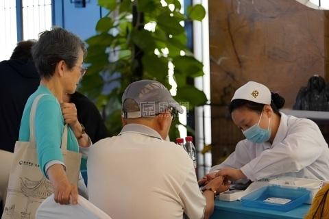 国寿嘉园苏州雅境服务项目图3义诊进园区 健康有保障