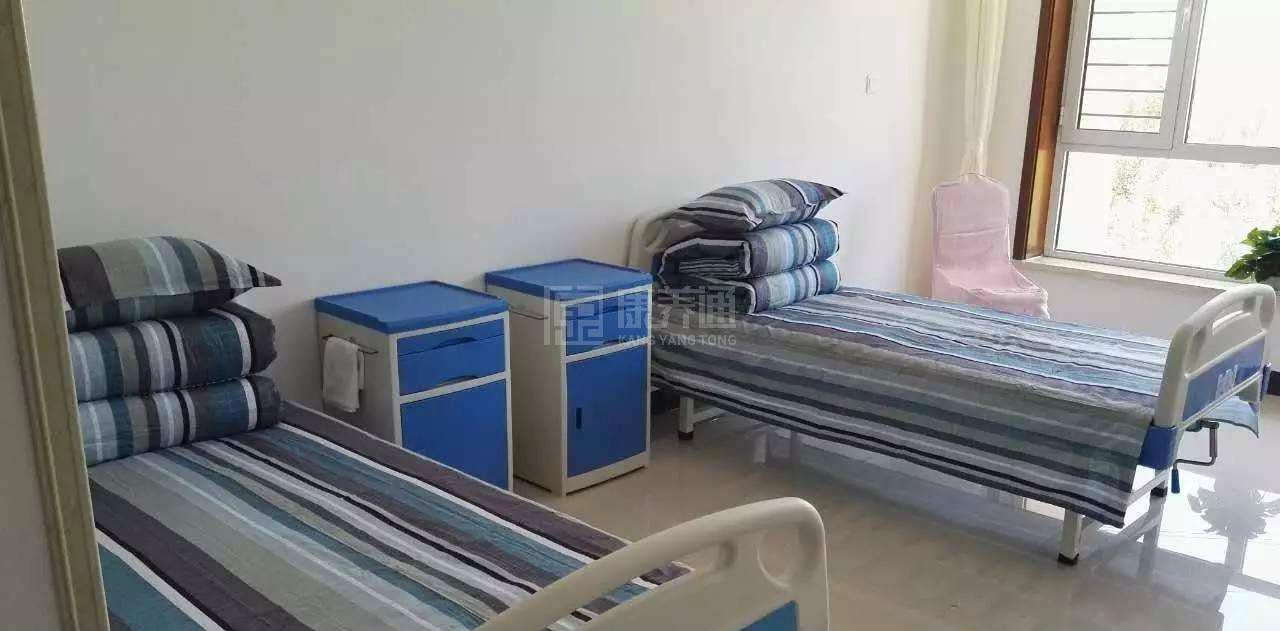 山阴县老年公寓环境图-餐台