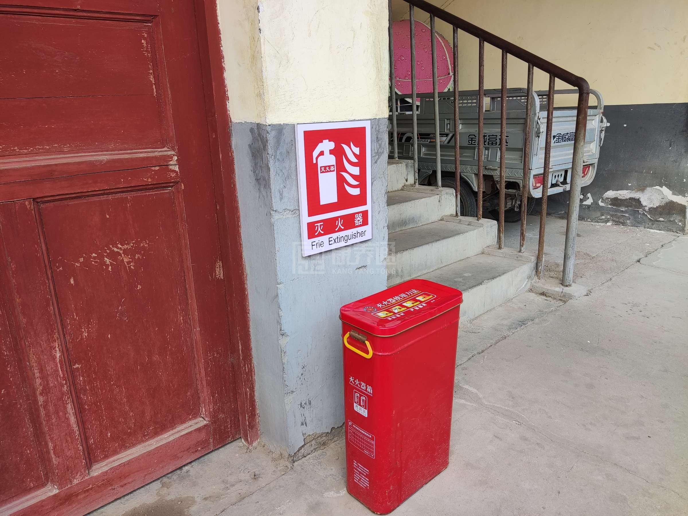 界首市邴集乡养老服务中心环境图-餐台