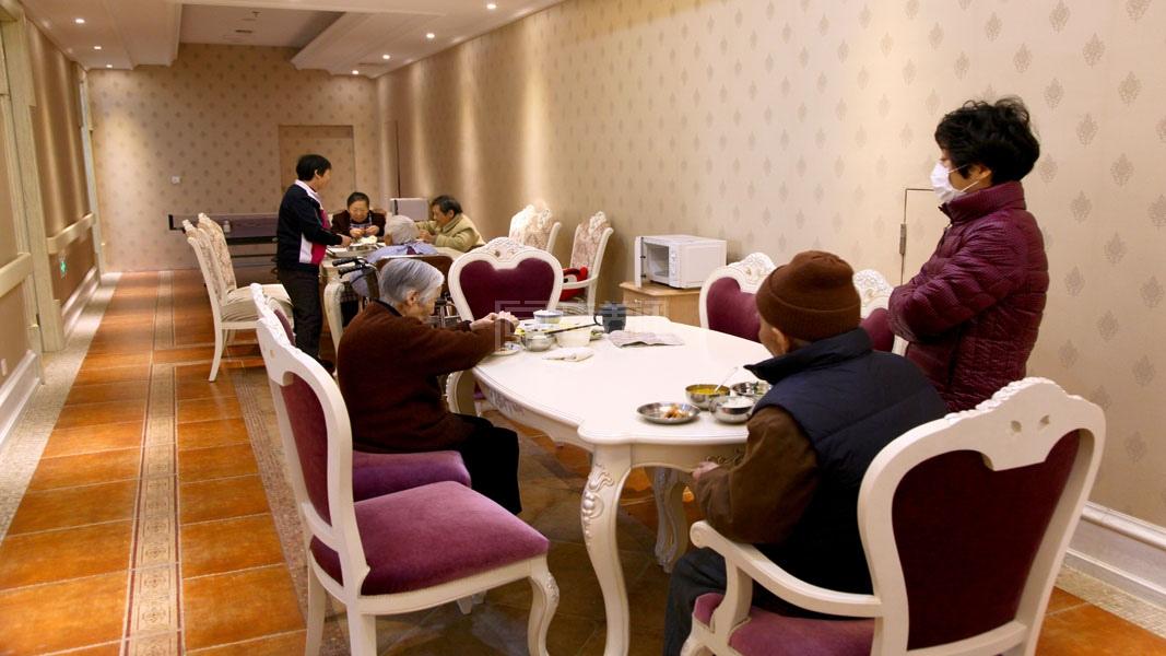 上海黄浦区半淞园兰公馆老年公寓环境图-餐台