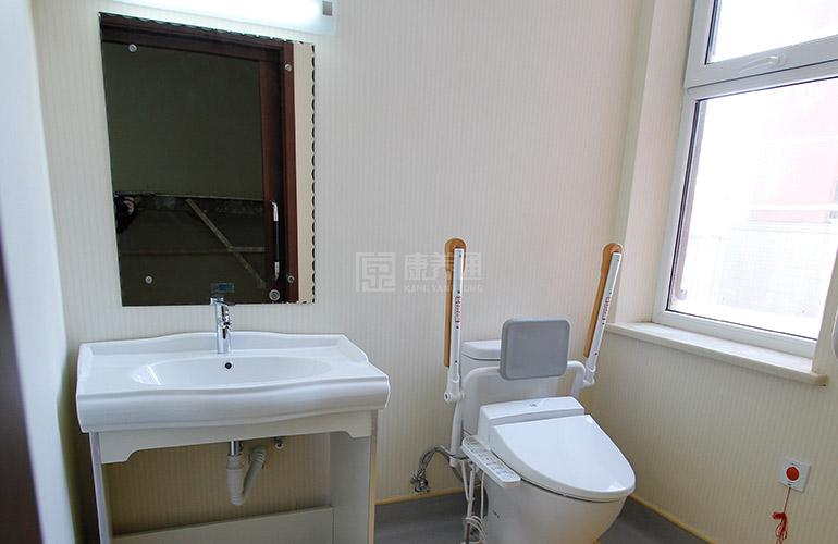 鞍山祥颐园老年公寓环境图-卫生间
