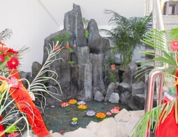 培育老年用品新闻封面