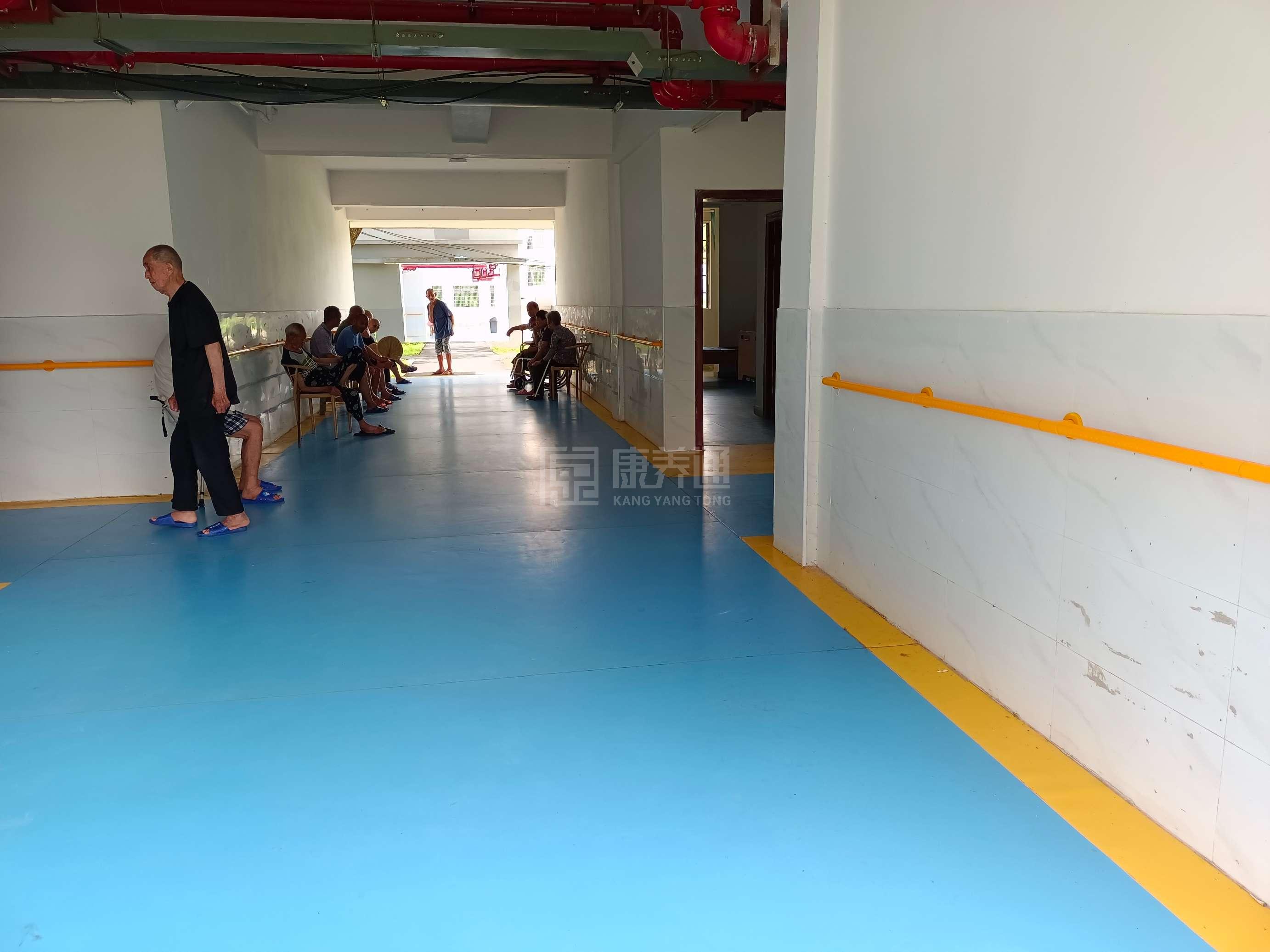 永州市冷水滩区普利桥中心敬老院环境图-餐台