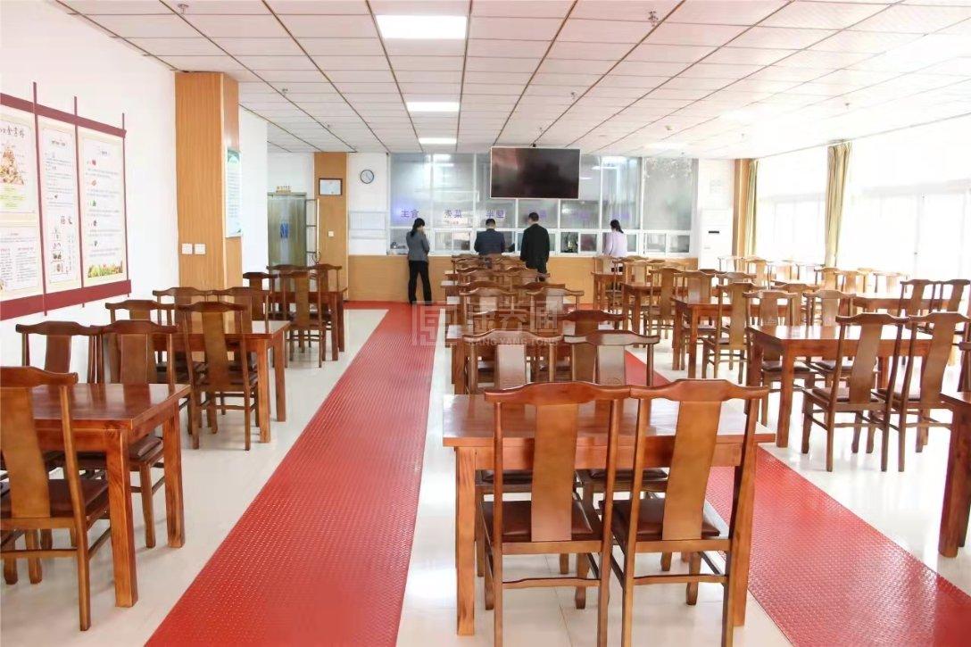 合肥市包河区振亚老年公寓环境图-餐台