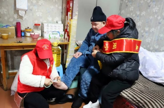 探究养老服务智能化的当下与智能养老科技新闻封面