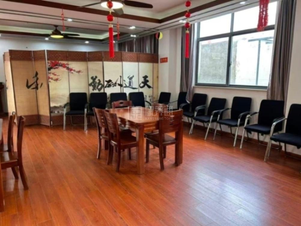 上海浦东新区合庆敬老院环境图-桌椅设施