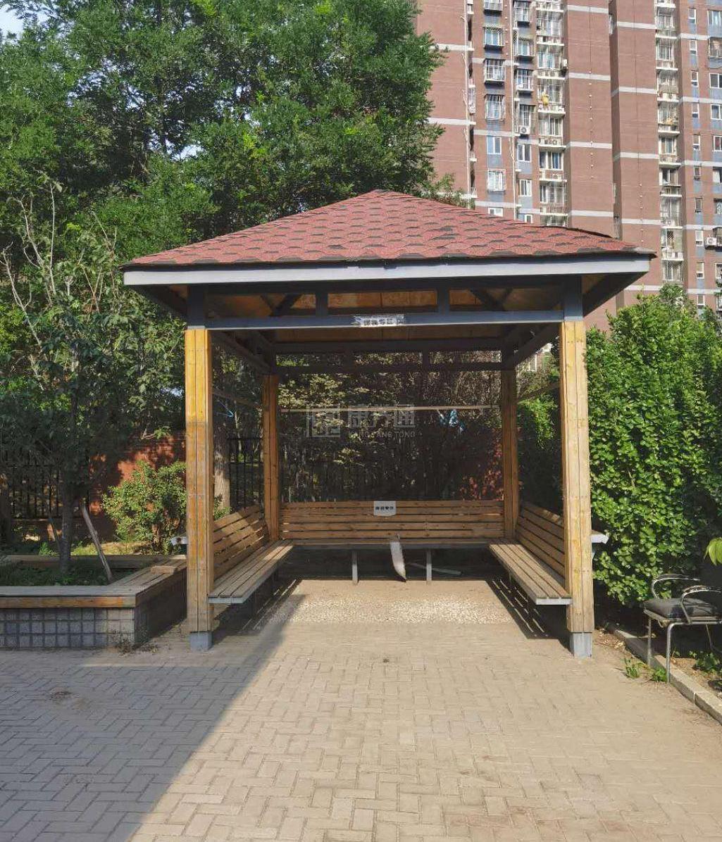 石景山八角景阳东街第一社区养老服务驿站环境图-阳台