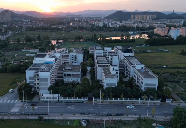 构建多元化的养老保险基金监管模式新闻封面