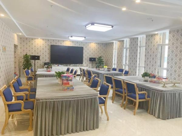 锡林浩特市颐和苑国际养老中心环境图-餐台