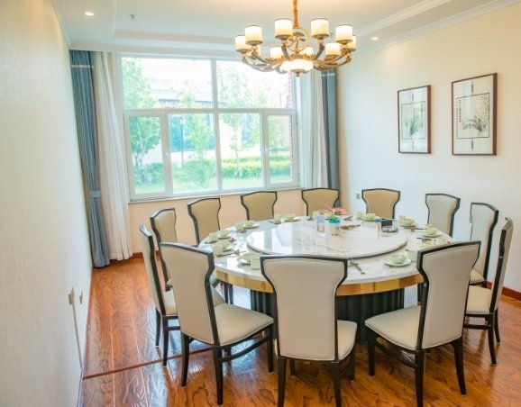 老年市场机会多 深耕还须下功夫新闻封面