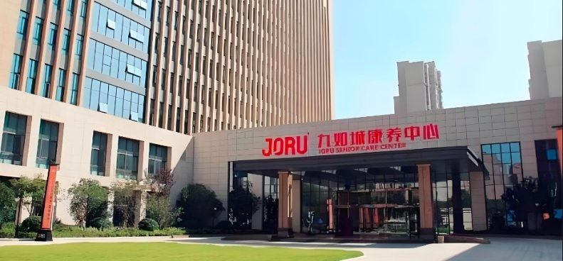 养老产业“抢人”先用“真金白银”待遇留人新闻封面