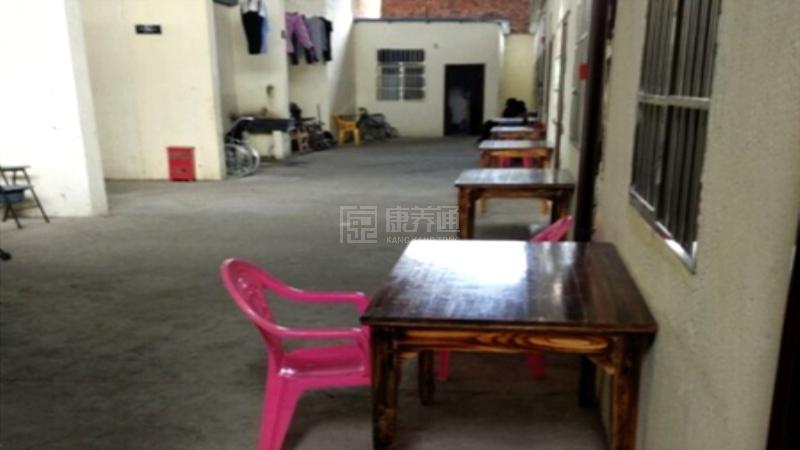 进贤县长寿老年公寓环境图-餐台