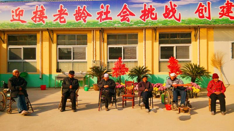 商丘市夕阳红回族老年公寓环境图-餐台