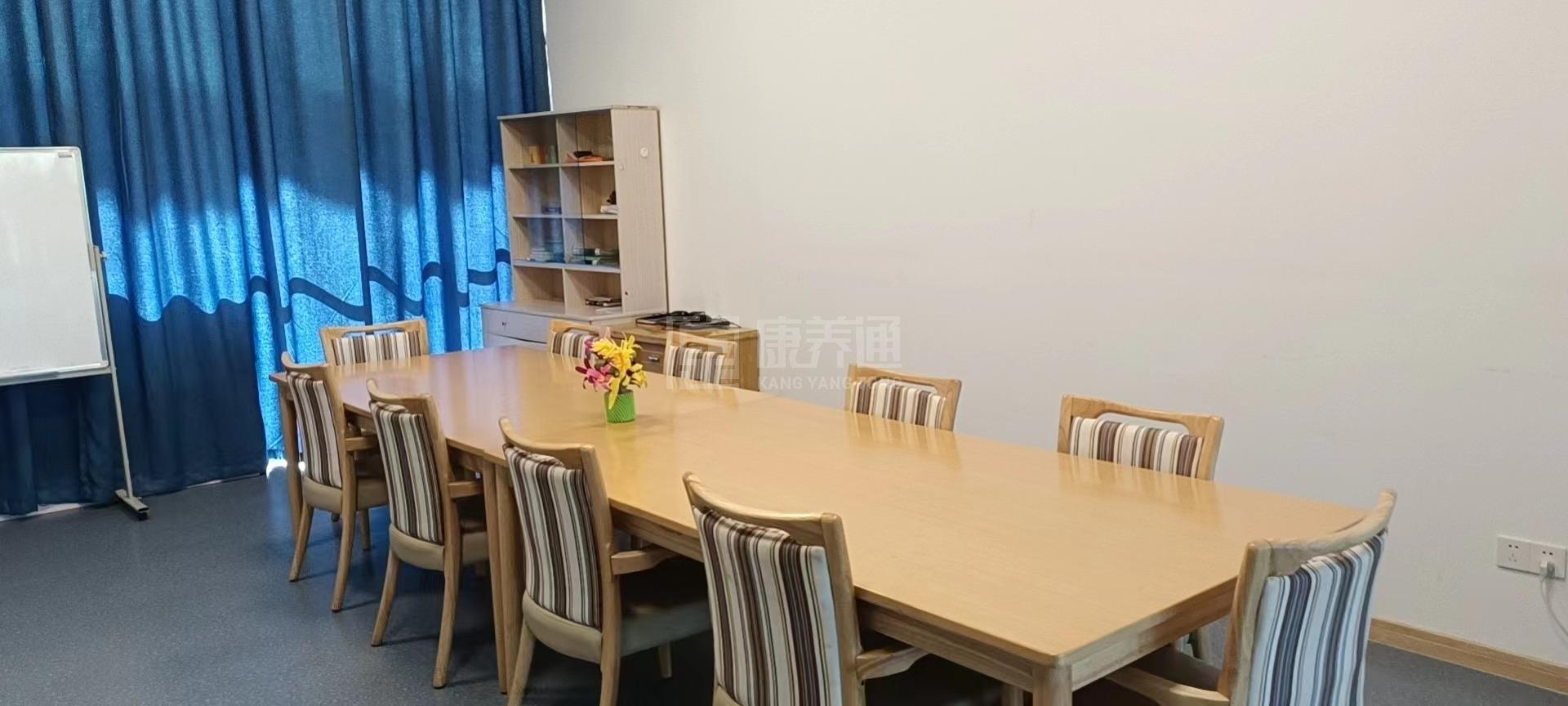 岳阳市和园养老院环境图-阳台