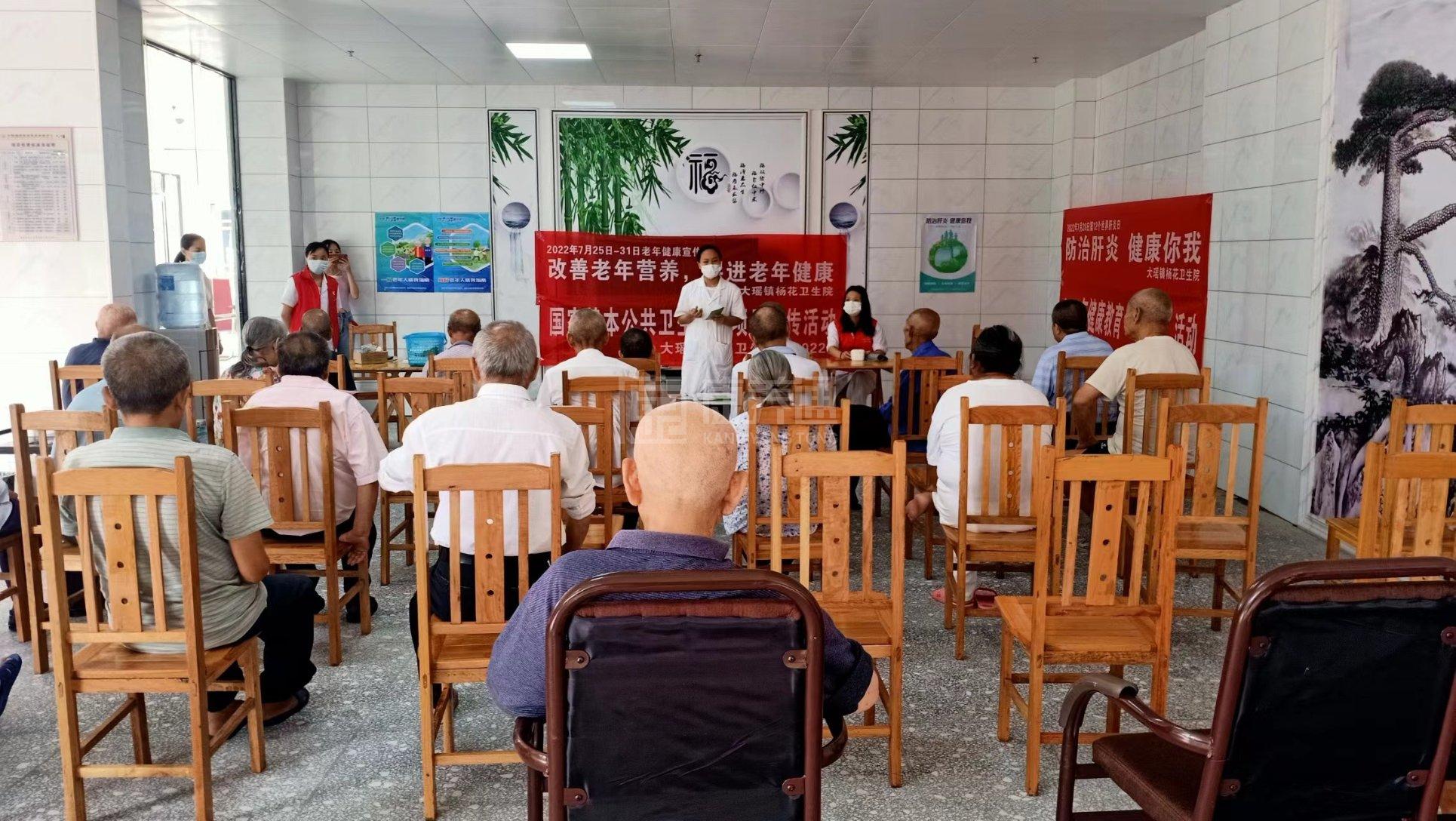 浏阳市大瑶镇敬老院环境图-餐台