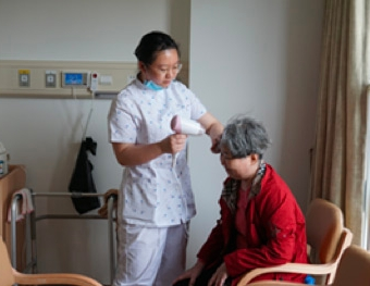 论“农转居”社区养老模式的发展新闻封面