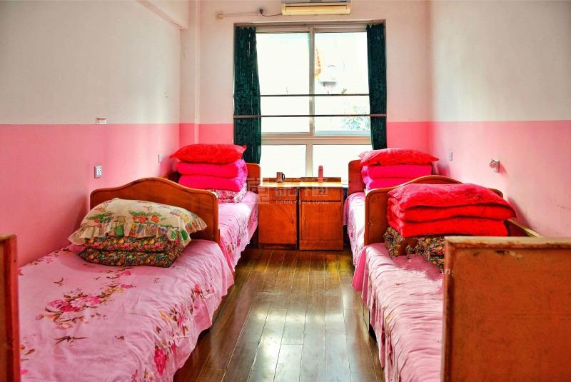 上海杨浦区宏运敬老院环境图-床位