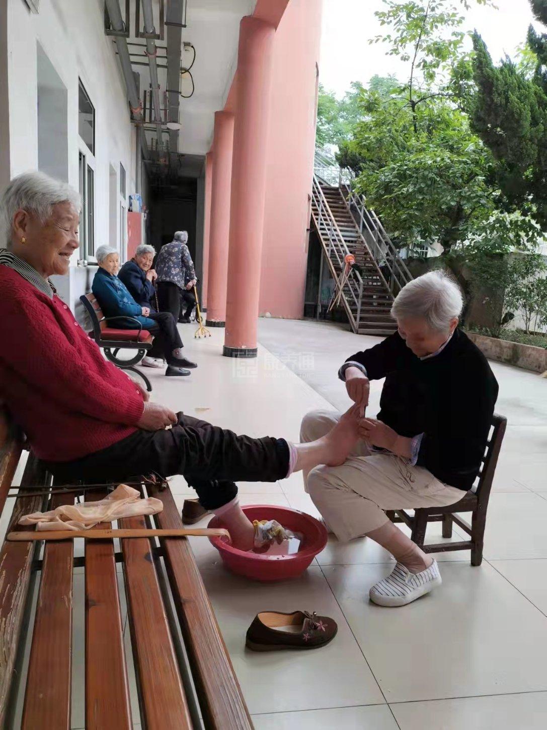 马鞍山市雨山区幸福苑老年公寓环境图-走廊