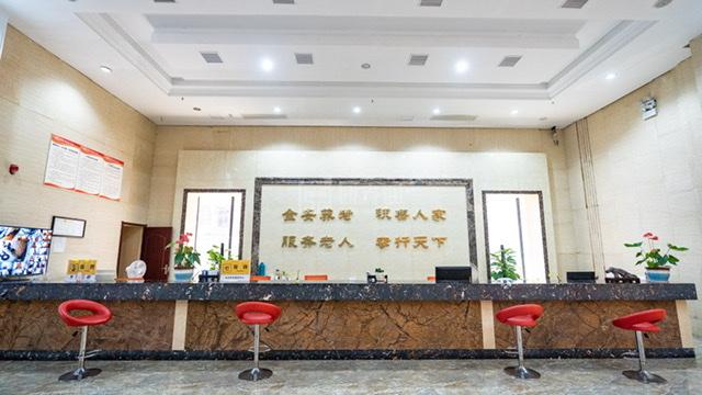 安庆市金安养老服务中心环境图-餐台