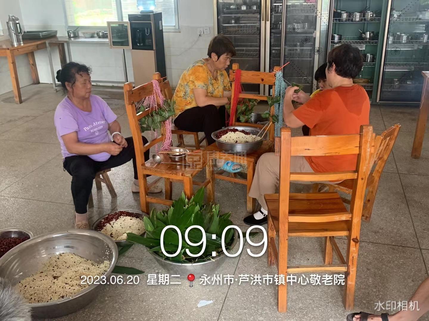 东安县芦洪市中心敬老院环境图-餐台