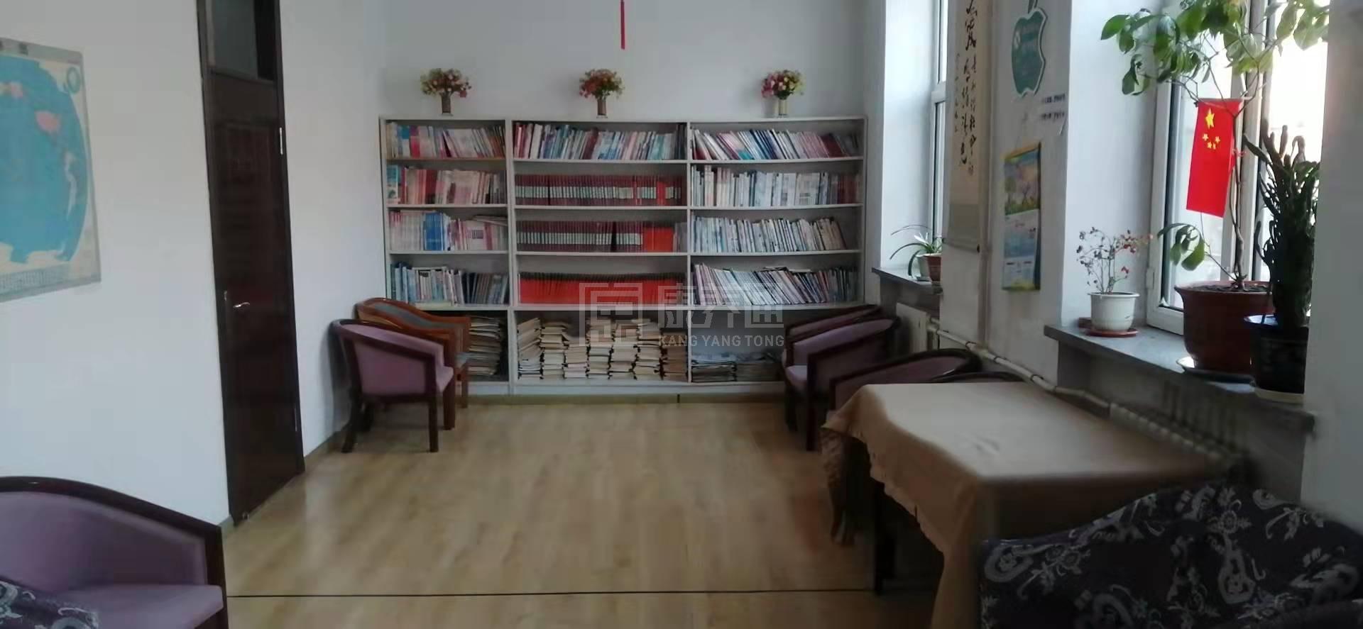 东方红林区社会福利院环境图-餐台