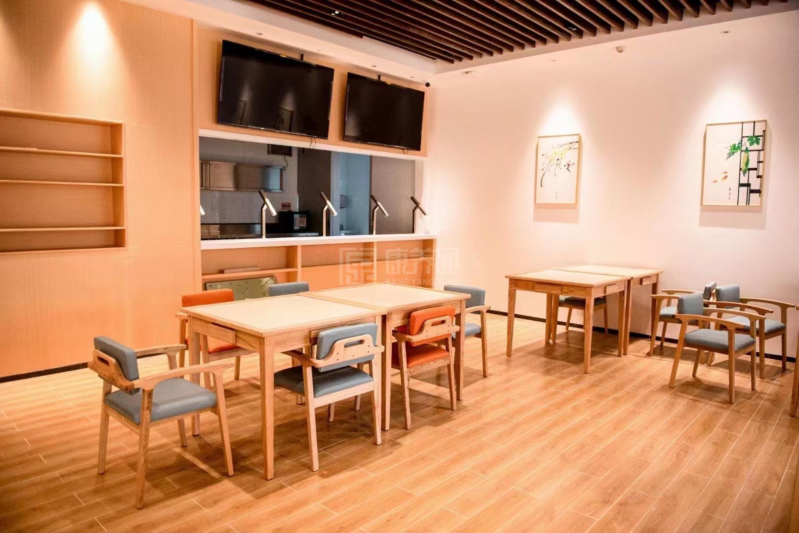 九悦国际康养中心环境图-餐台