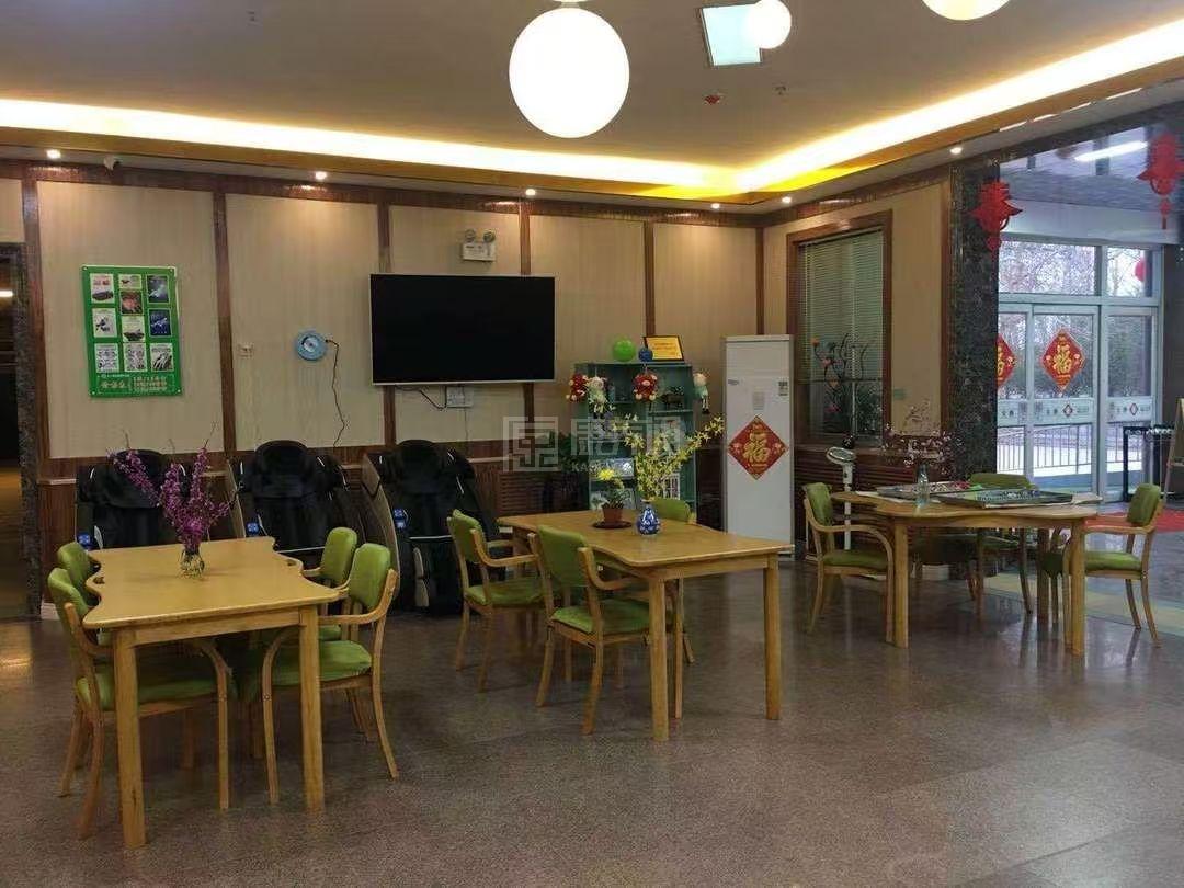 济宁市兖州区九一慧济老年公寓环境图-桌椅