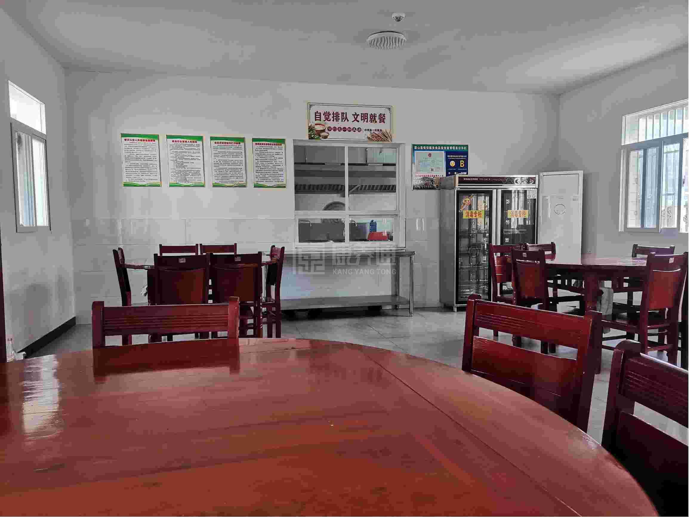 霍山县黑石渡镇养老服务中心环境图-餐台