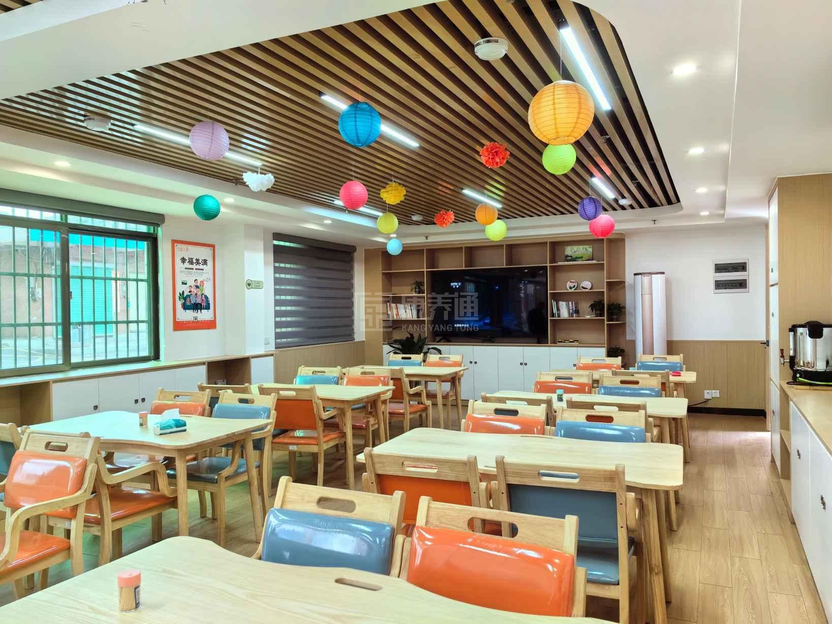 石湾镇综合养老服务中心环境图-长者饭堂