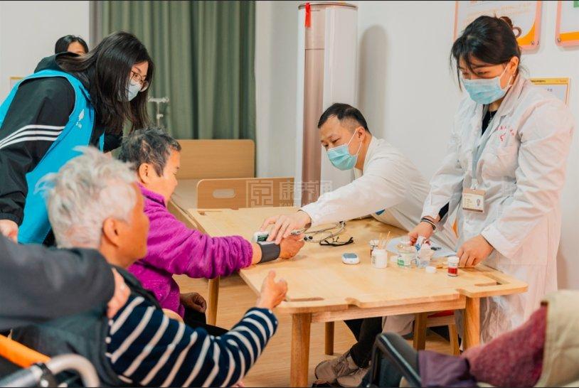 石湾镇综合养老服务中心服务项目图1定期体检