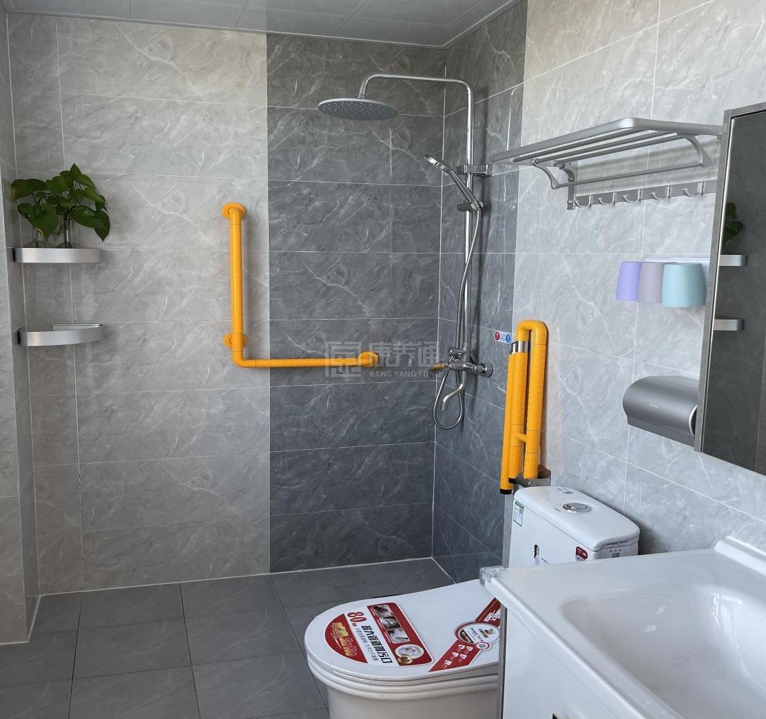 铜陵市义安区金港老年公寓环境图-餐台