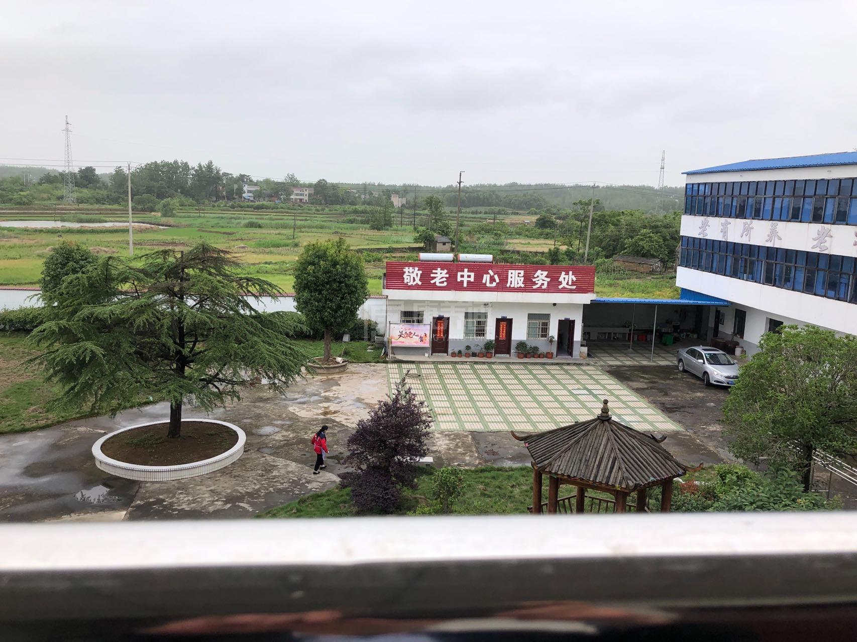 枞阳县枞阳镇中心敬老院环境图-阳台